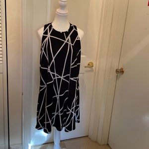 Black and white dress, jersey fabric.